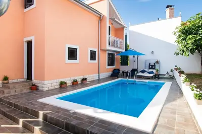 Bazen u objektu Apartments and Room Agiss with pool ili u blizini