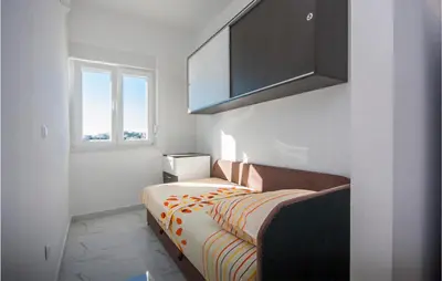 Krevet ili kreveti u jedinici u objektu Cozy Apartment In Rogoznica With Wifi