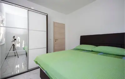 Krevet ili kreveti u jedinici u objektu 1 Bedroom Lovely Apartment In Rogoznica
