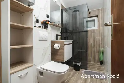 Kupaonica u objektu Apartmani Kozić