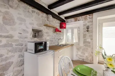 Kuhinja ili čajna kuhinja u objektu Captain's Lodge