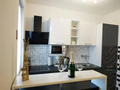Kuhinja ili čajna kuhinja u objektu Apartment in Razanj with terrace, air conditioning, WiFi, washing machine 3567-1