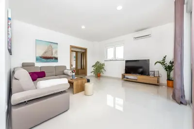 TV i/ili zabavni centar u objektu VILLA JADRIJA BEACH