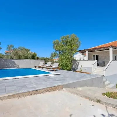2 Bedroom Nice Home In Betina