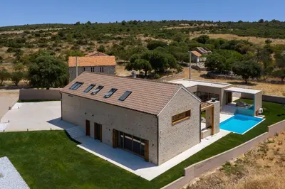 Bazen u objektu Luxury Villa Silence with Heated Pool ili u blizini