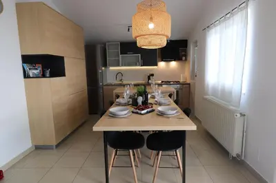 Kuhinja ili čajna kuhinja u objektu Cozy Designed & Sea view Apartment SULYE, Zaboric Sibenik
