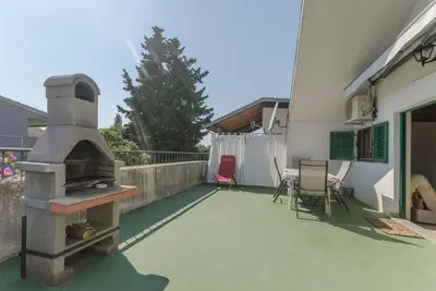 Popločani dio dvorišta ili vanjski dio objekta Apartments Romic