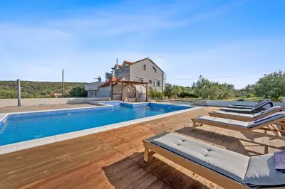 Bazen u objektu Family House Sonja ili u blizini