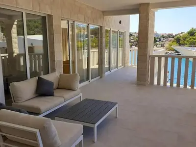 Bazen u objektu Seaside holiday house Razanj, Rogoznica - 19159 ili u blizini