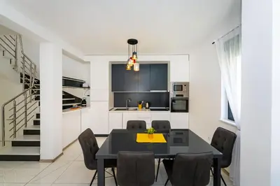 Kuhinja ili čajna kuhinja u objektu Villa Essenza Rossa in Vodice only 650 meters from the beach