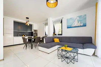 Kuhinja ili čajna kuhinja u objektu Villa Essenza Vita in Vodice near Beach with private pool & pet friendly