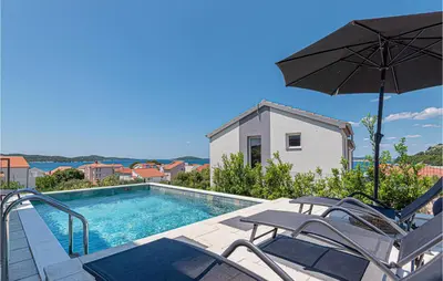 Bazen u objektu Beautiful Home In Zaboric ili u blizini