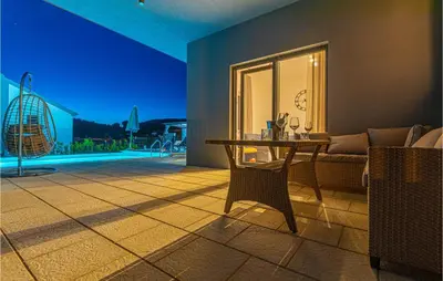 Bazen u objektu Beautiful Home In Zaboric ili u blizini