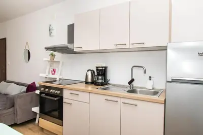 Kuhinja ili čajna kuhinja u objektu Apartments Happy Place