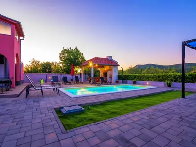 Bazen u objektu Holiday Home Marinela ili u blizini