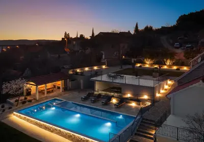 Bazen u objektu Casa di Pietra ili u blizini