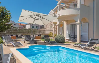 Bazen u objektu Stunning Home In Pirovac With Kitchen ili u blizini