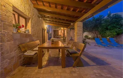 Popločani dio dvorišta ili vanjski dio objekta Awesome Home In Betina