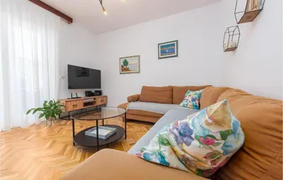 TV i/ili zabavni centar u objektu Awesome Home In Betina