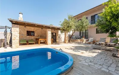 Bazen u objektu Awesome Home In Betina ili u blizini