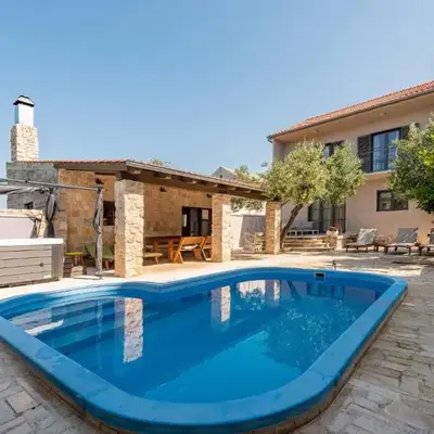Awesome Home In Betina