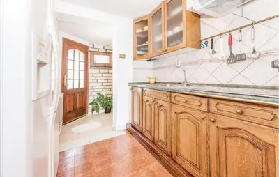 Kuhinja ili čajna kuhinja u objektu 2 Bedroom Stunning Home In Brodarica