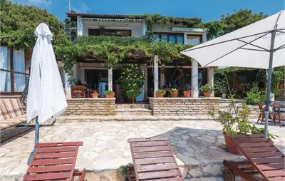 Vrt u objektu 2 Bedroom Stunning Home In Brodarica