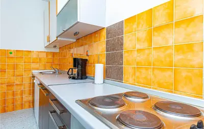 Kuhinja ili čajna kuhinja u objektu Holiday Home Obalkpkresimira Iv Ii