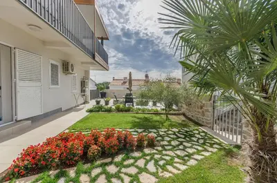 Vrt u objektu Apartments Tribunj Mali mago
