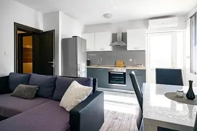 Kuhinja ili čajna kuhinja u objektu Apartments Zinfandel Vodice