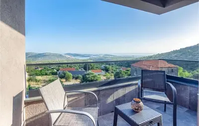 Pogled na planine ili pogled na planine iz vikendica