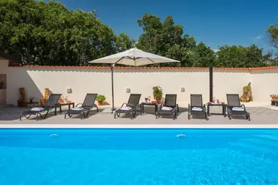 Bazen u objektu Villa Giardino ili u blizini