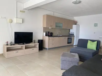 Kuhinja ili čajna kuhinja u objektu Villa Pina Tisno Apartment Zonsa 2 Pers
