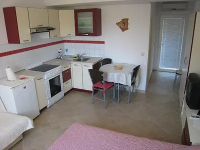 Kuhinja ili čajna kuhinja u objektu Apartments Mediterranean Sundance