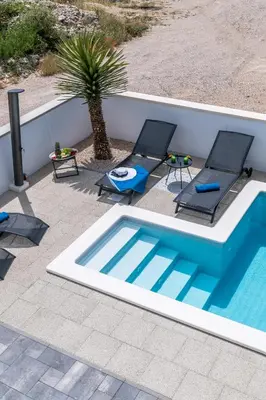 Bazen u objektu VILLA PRESTIGE ili u blizini