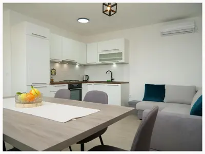 Kuhinja ili čajna kuhinja u objektu House Natalija