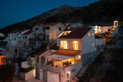 Pogled na planine ili pogled na planine iz vila