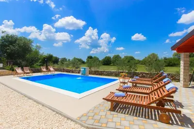 Bazen u objektu House Brist ili u blizini