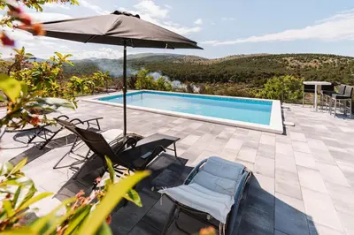 Bazen u objektu Guest house 