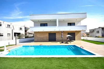 Bazen u objektu Apartman Villa Marina ili u blizini