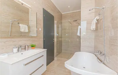 Kupaonica u objektu Lovely Apartment In Sibenik With Sauna