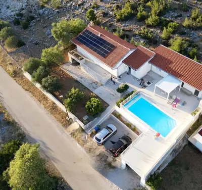 Bazen u objektu Villa Velim - Stunning view & Heated private pool ili u blizini