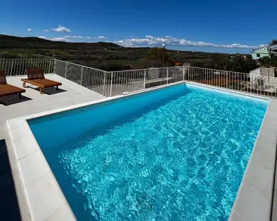 Bazen u objektu Villa Velim - Stunning view & Heated private pool ili u blizini