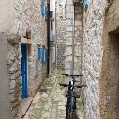 Vožnja biciklom pokraj objekta Ferienhaus Insel Murter Vivaldi/Stonehouse Betina ili u blizini
