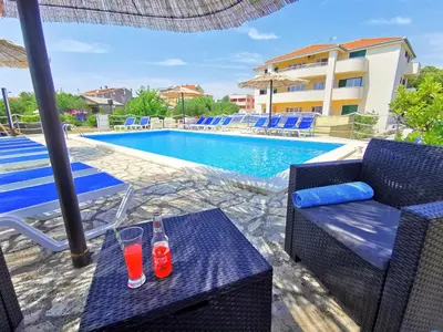 Bazen u objektu Apartments CVITA HOLIDAY - Villa NATALI ili u blizini