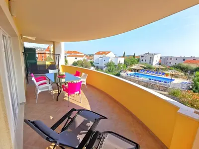 Bazen u objektu Apartments CVITA HOLIDAY - Villa NATALI ili u blizini