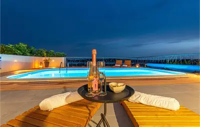 Bazen u objektu Gorgeous Home In Sibenik ili u blizini