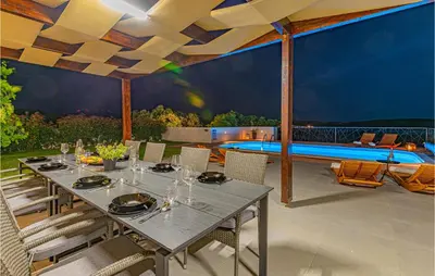 Bazen u objektu Gorgeous Home In Sibenik ili u blizini