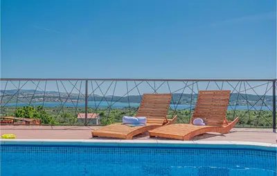 Bazen u objektu Gorgeous Home In Sibenik ili u blizini
