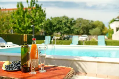 Bazen u objektu Apartments Vesna with pool ili u blizini
